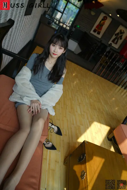 [MussGirl慕丝女郎] NO.162 沙发肉丝包臀裙 5